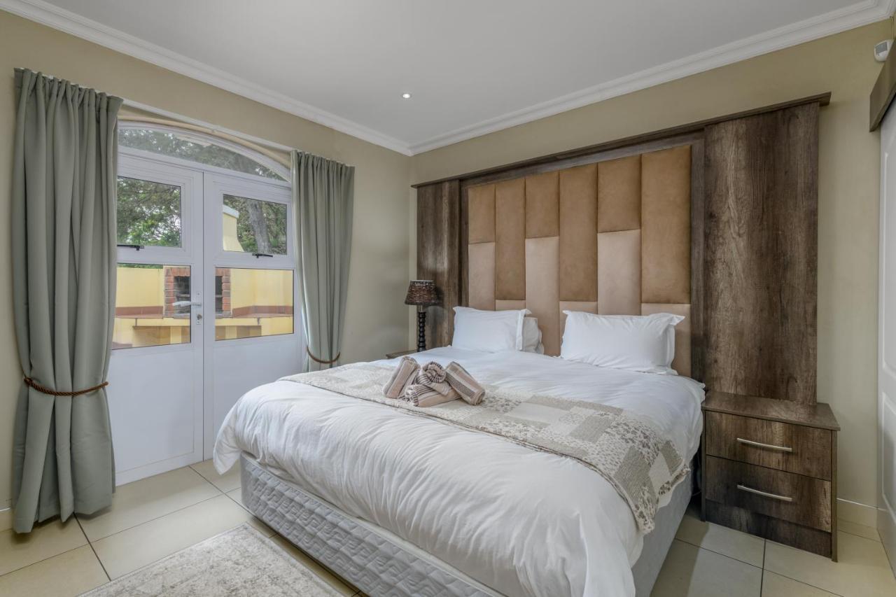 Villa Caylee Caribbean Estates - Ultra-Luxurious - Rimas Interiors Designs - Private Beachfront Escape - Premium Serviced For 8 Guests Port Edward Extérieur photo
