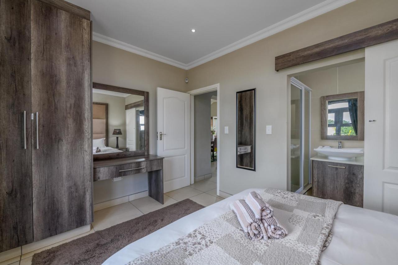 Villa Caylee Caribbean Estates - Ultra-Luxurious - Rimas Interiors Designs - Private Beachfront Escape - Premium Serviced For 8 Guests Port Edward Extérieur photo