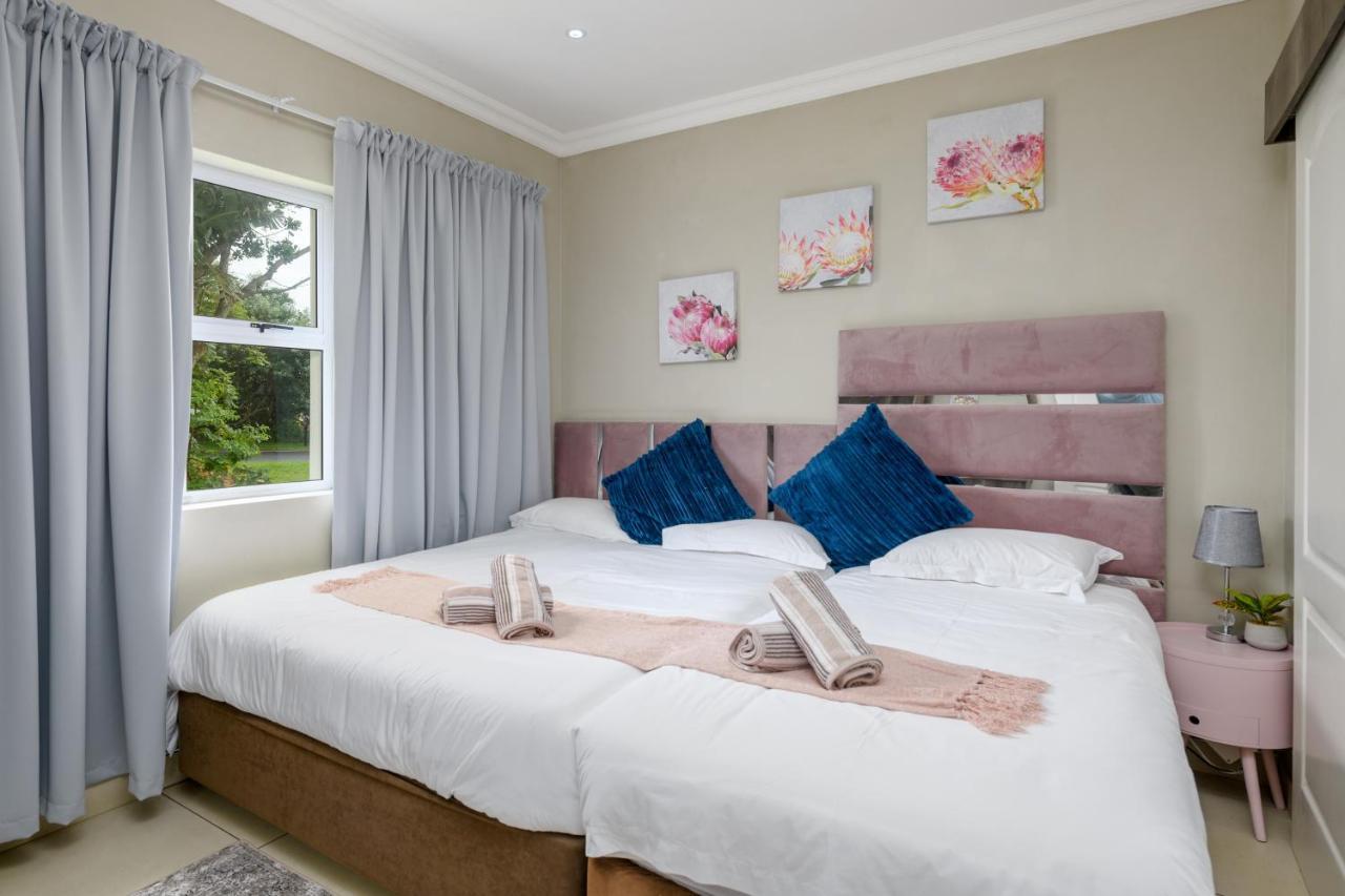 Villa Caylee Caribbean Estates - Ultra-Luxurious - Rimas Interiors Designs - Private Beachfront Escape - Premium Serviced For 8 Guests Port Edward Extérieur photo