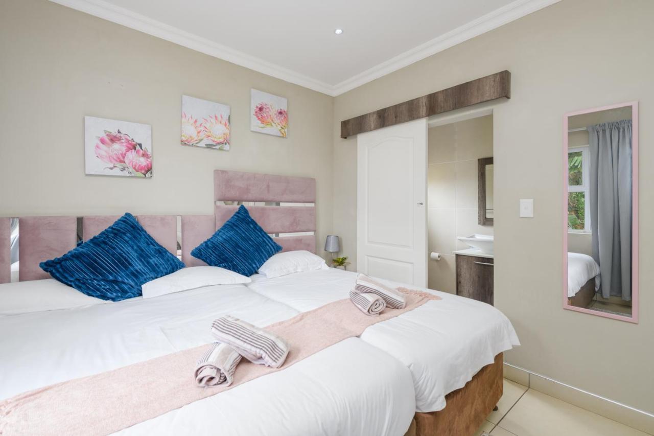 Villa Caylee Caribbean Estates - Ultra-Luxurious - Rimas Interiors Designs - Private Beachfront Escape - Premium Serviced For 8 Guests Port Edward Extérieur photo